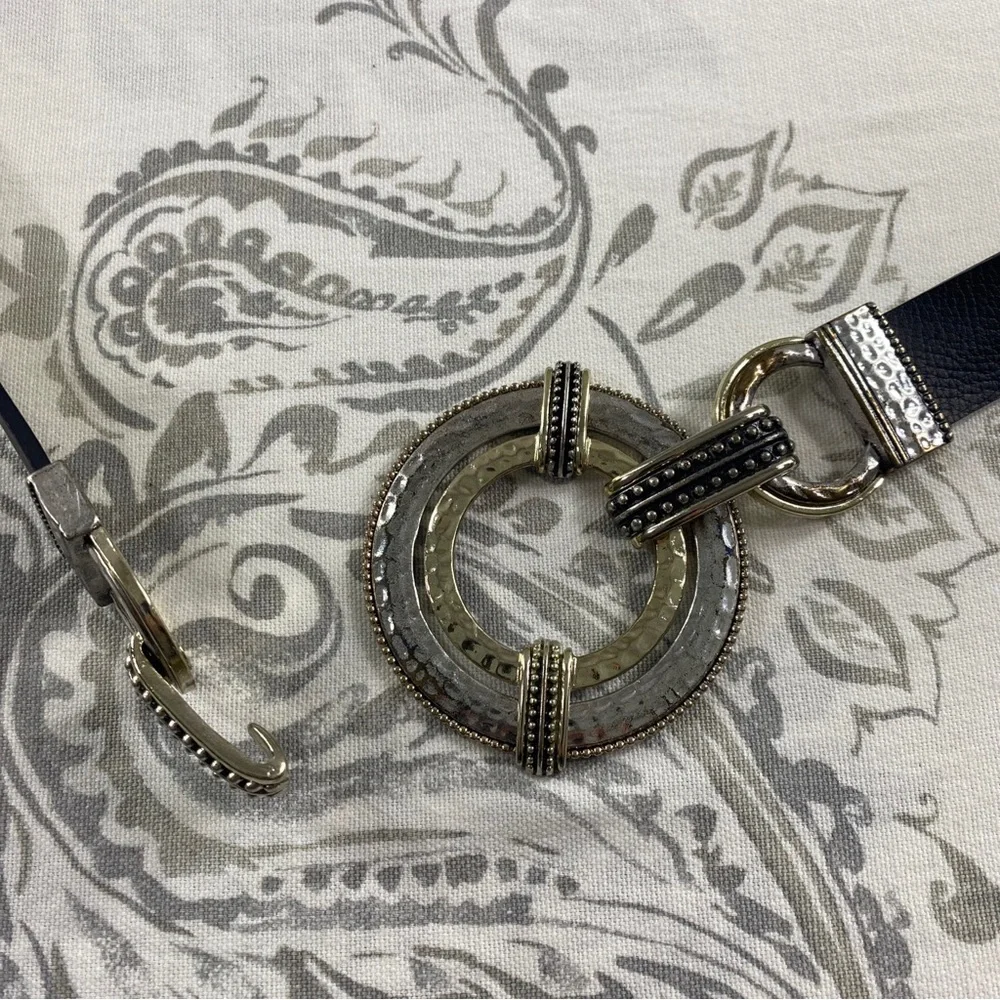 Chico's Black Leather Hammered Metal Silver Circle Hook Cowgirl Buckle Belt‎ M-L
